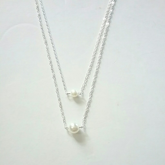 💕4/$25💕Double Layer Silver Pearl Necklace - Picture 2 of 8